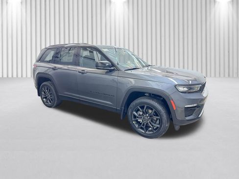 New 2025 Jeep Grand Cherokee Limited image 2