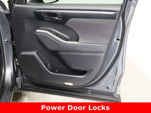 Used 2023 Toyota Highlander LE image 37