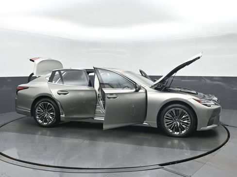 Used 2022 Lexus LS 500 AWD w/ Accessory Package (Z1) image 39