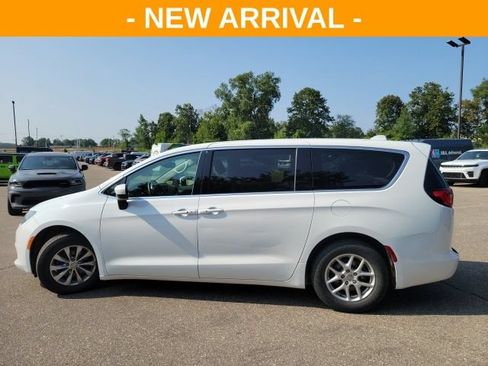 Used 2017 Chrysler Pacifica Touring FWD image 6