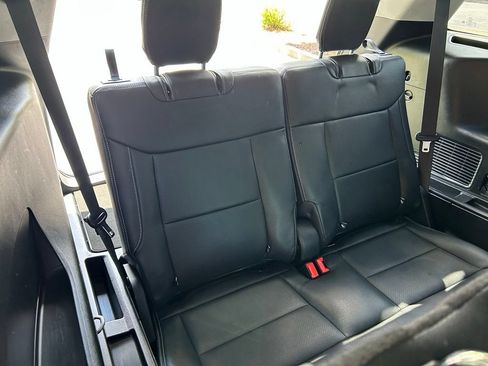 Used 2023 Ford Explorer XLT RWD image 42