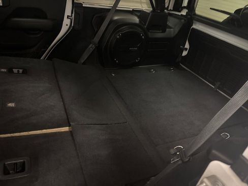 Used 2018 Jeep Wrangler Unlimited Sahara AWD/4WD image 29