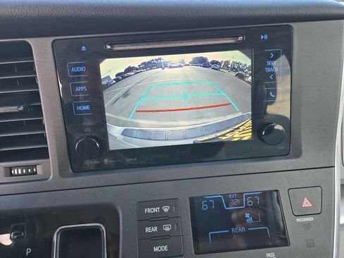 Certified 2017 Toyota Sienna LE FWD image 14