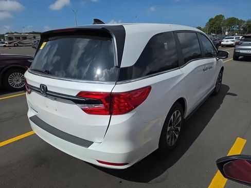 Used 2024 Honda Odyssey EX-L image 3