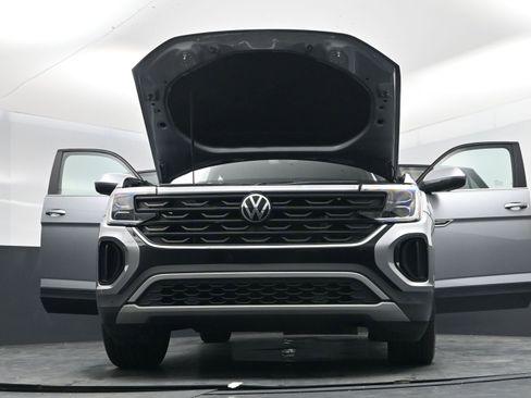 Used 2025 Volkswagen Atlas Cross Sport SE image 24