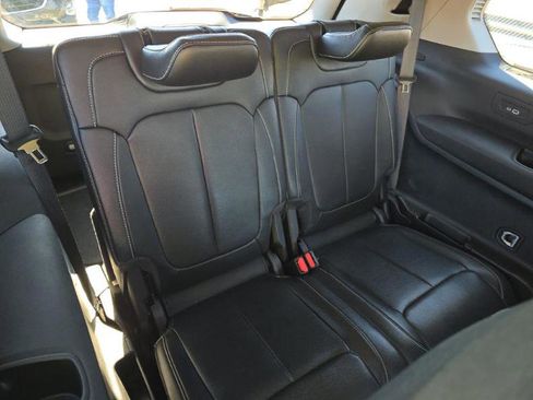 Used 2023 Jeep Grand Cherokee L Limited w/ Black Appearance Package image 16