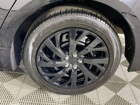 Used 2025 Toyota Corolla LE image 9