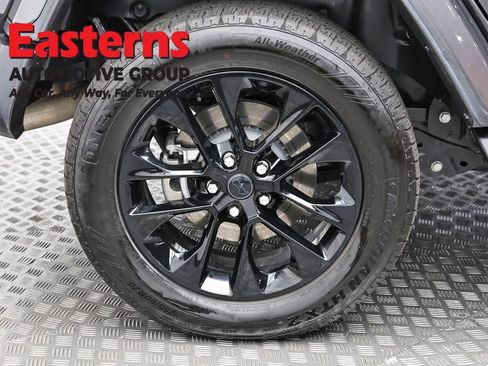 Used 2025 Jeep Wrangler Unlimited Sahara AWD/4WD image 27