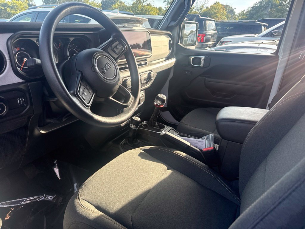 Used 2025 Jeep Wrangler Sport AWD/4WD image 3