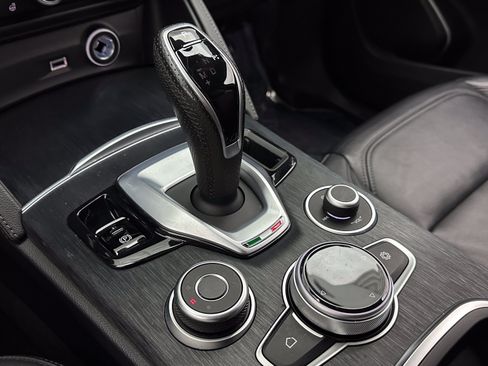 Used 2023 Alfa Romeo Stelvio Sprint RWD image 17