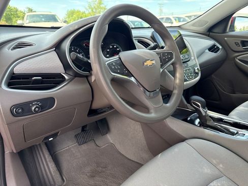 Used 2025 Chevrolet Malibu LT FWD image 12