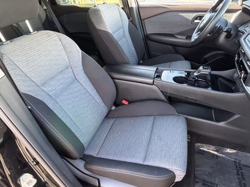 Used 2023 Nissan Rogue SV FWD image 10