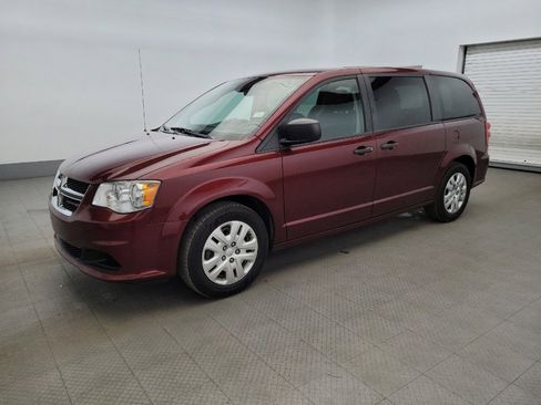 Used 2019 Dodge Grand Caravan SE image 2