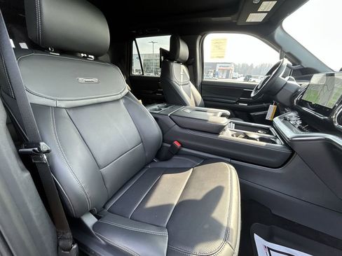 New 2026 Ford Expedition Platinum image 32