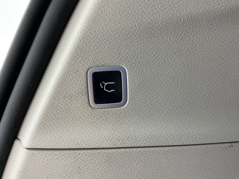 Used 2020 Chrysler Pacifica Touring w/ Advanced Safetytec Group FWD image 14