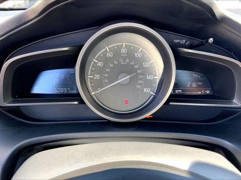 Used 2018 MAZDA MAZDA3 Touring FWD image 25