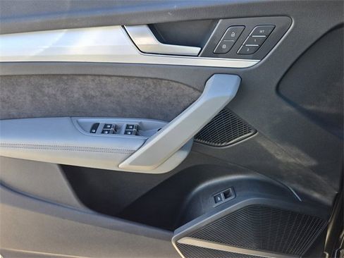 Used 2018 Audi SQ5 Prestige w/ Prestige Package image 32