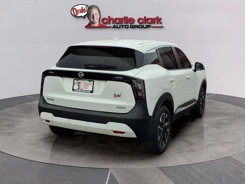 Used 2025 Nissan Kicks SV AWD/4WD image 5