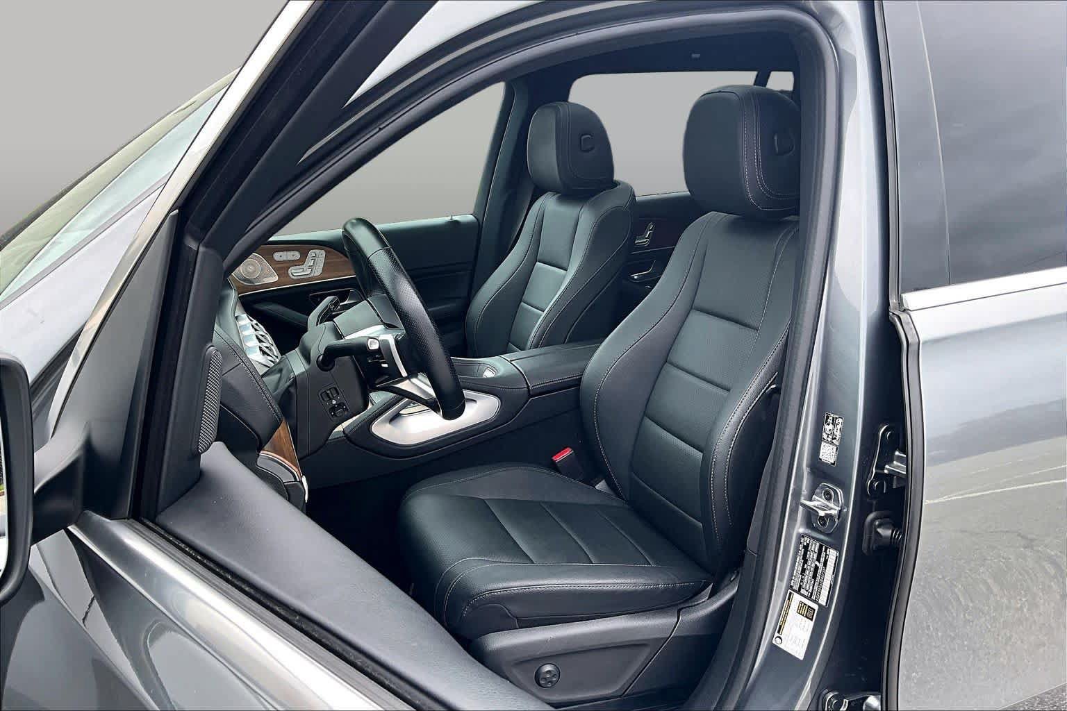 Used 2025 Mercedes-Benz GLS 450 4MATIC w/ AMG Line Exterior image 8