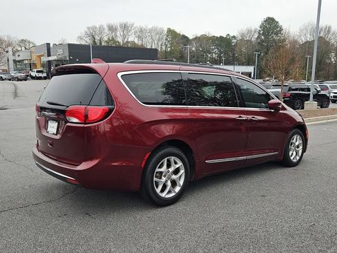 Used 2017 Chrysler Pacifica Touring-L w/ Tire & Wheel Group image 3