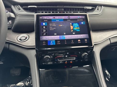 Certified 2023 Jeep Grand Cherokee L Limited w/ Trailer Tow Group (B) image 23