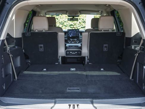 Used 2024 Ford Expedition XLT AWD/4WD image 25