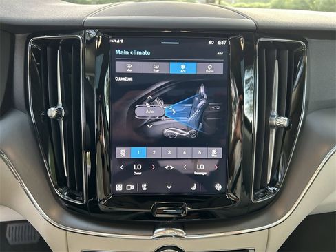 New 2025 Volvo XC60 B5 Core w/ Protection Package Premier image 21