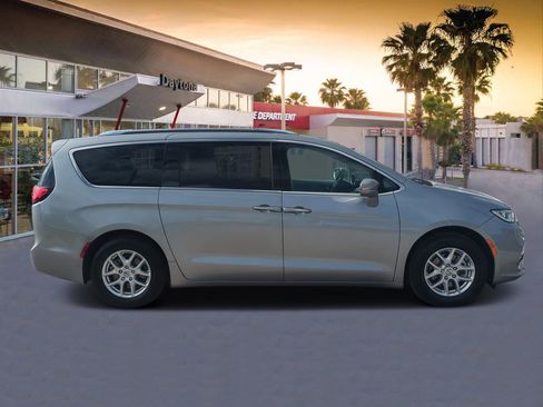 Certified 2021 Chrysler Pacifica Touring-L image 2