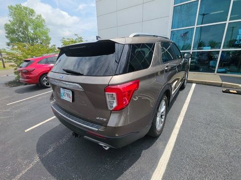 Used 2021 Ford Explorer Limited w/ Equipment Group 301A AWD/4WD image 4