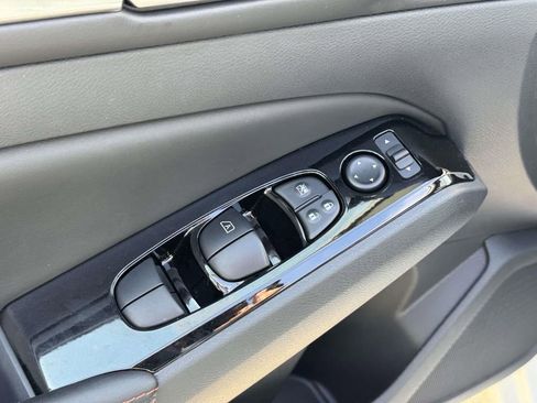 Used 2024 Nissan Altima 2.5 SR image 14