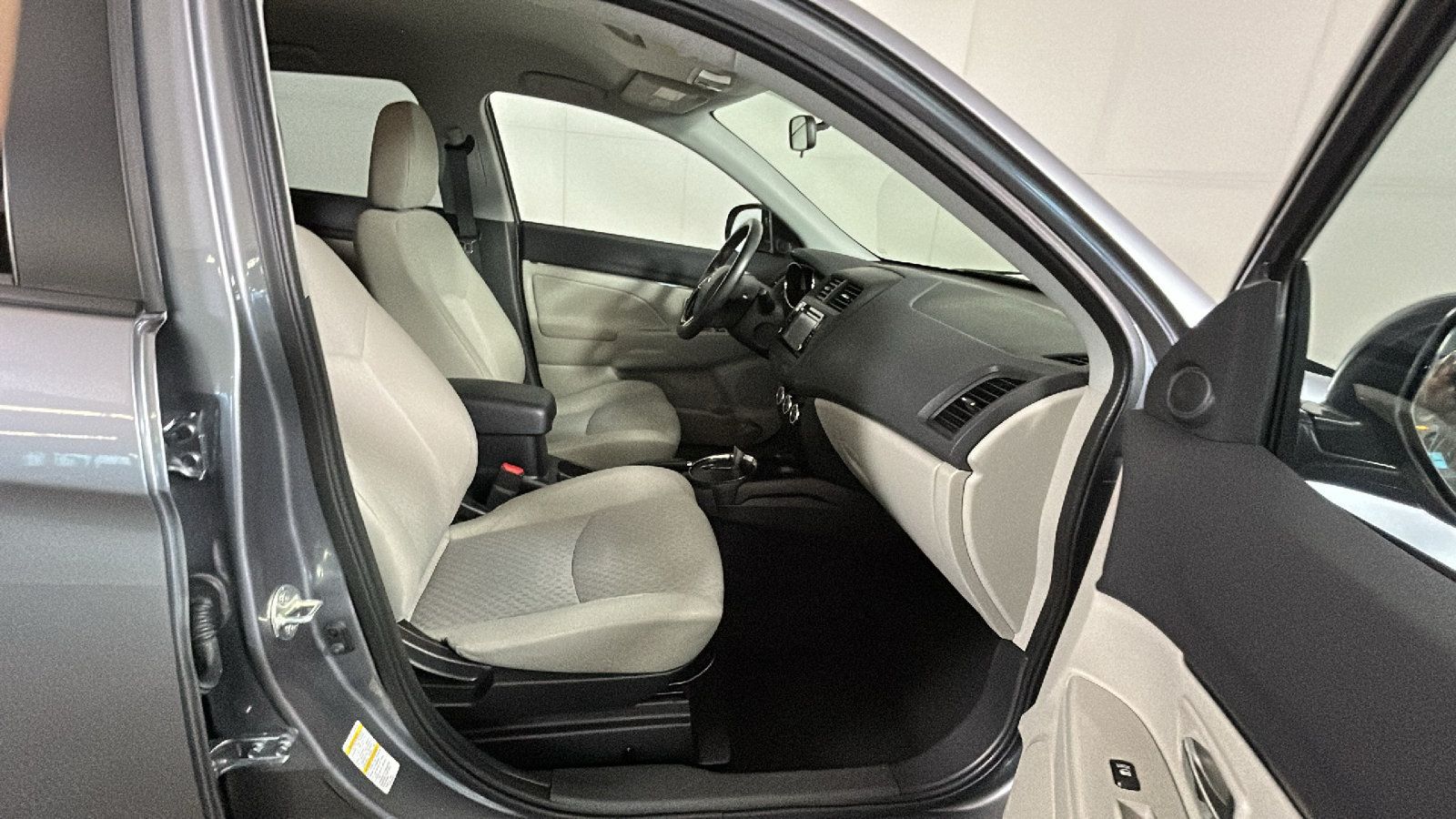 Used 2017 Mitsubishi Outlander Sport SE AWD/4WD image 34