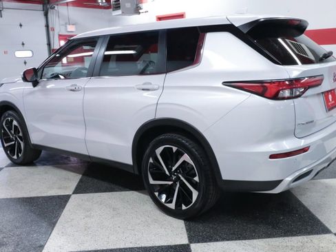 Used 2024 Mitsubishi Outlander SE image 6