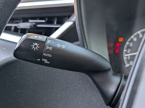 Used 2020 Toyota Corolla LE image 19