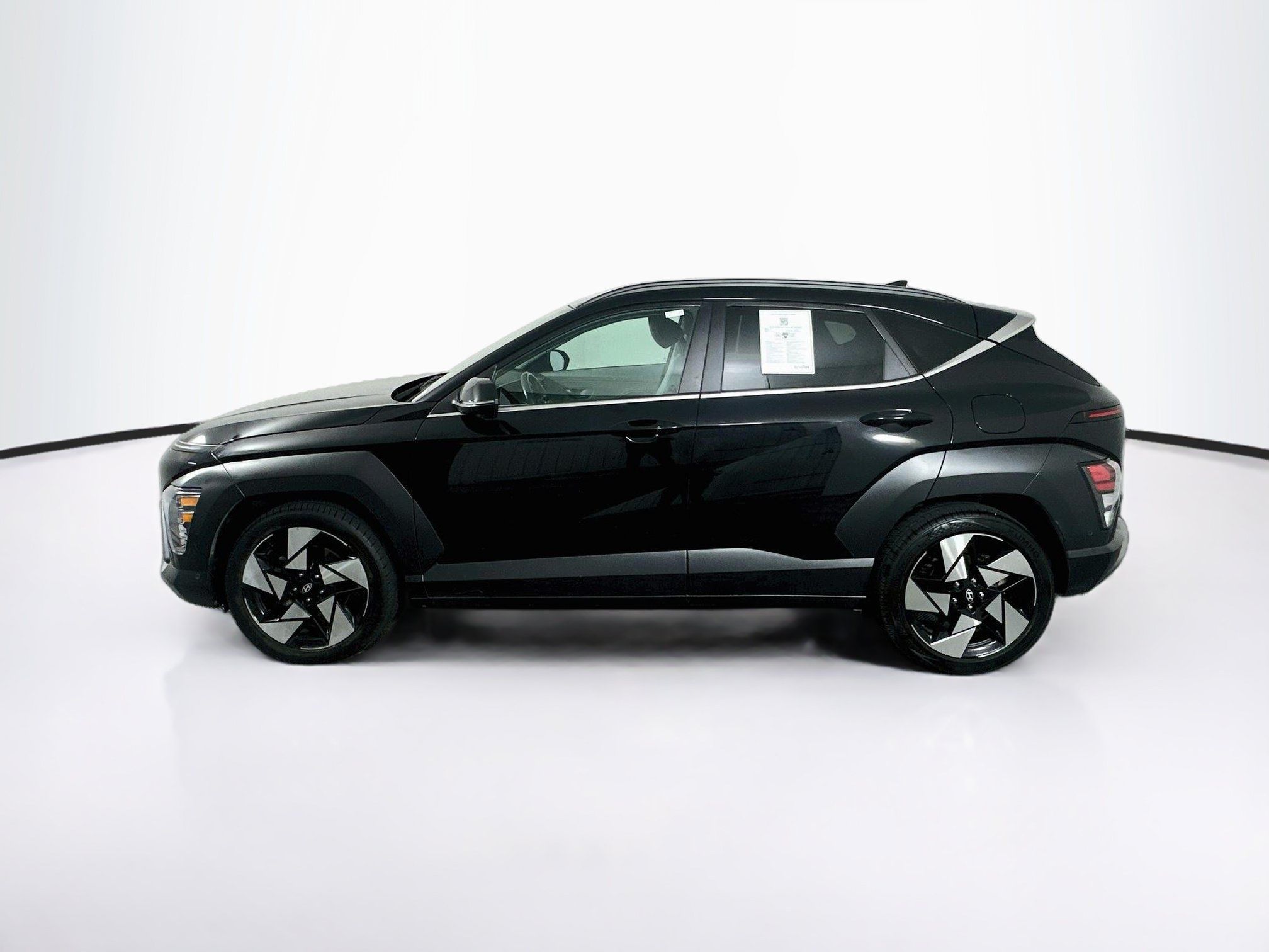 Used 2024 Hyundai Kona Limited FWD image 4