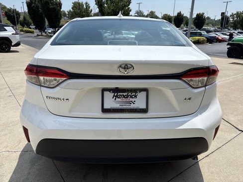 Used 2025 Toyota Corolla LE FWD image 8