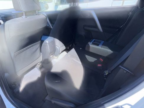 Used 2018 Toyota RAV4 LE image 17