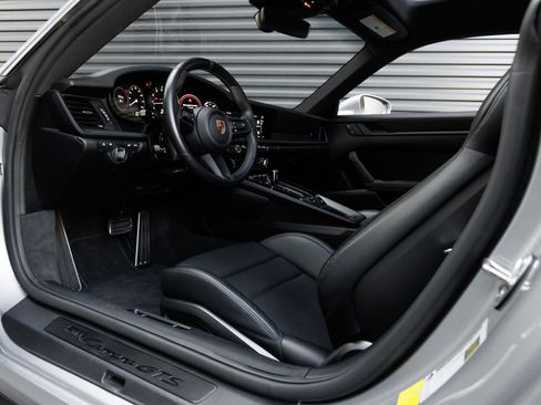 Certified 2023 Porsche 911 Carrera GTS RWD image 4