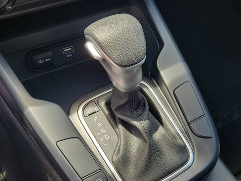Used 2025 Kia Soul LX w/ LX Technology Package FWD image 25