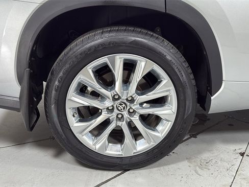 Used 2023 Toyota Highlander Limited image 23