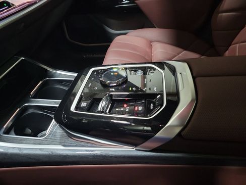 Used 2026 BMW 750e xDrive AWD/4WD image 21