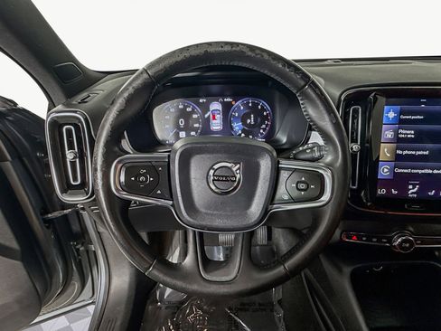 Used 2019 Volvo XC40 T4 Momentum image 13