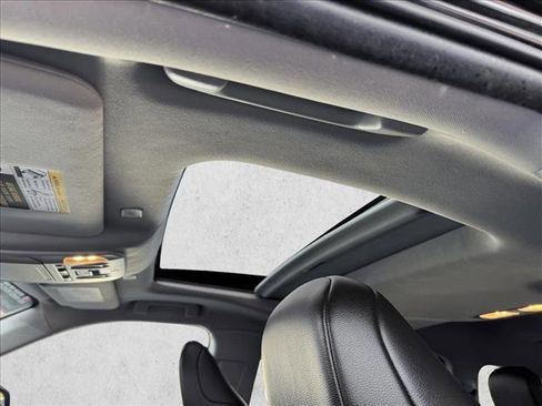 Used 2024 Toyota Highlander XLE image 11