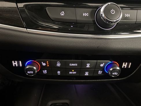 Used 2021 Buick Enclave Avenir w/ Avenir Technology Package image 17