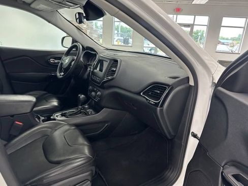 Used 2021 Jeep Cherokee Latitude Plus w/ Sun & Sound Group AWD/4WD image 24