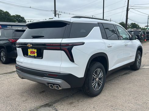 New 2026 Chevrolet Traverse LT w/ Driver Confidence Package AWD/4WD image 8