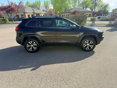Used 2017 Jeep Cherokee Trailhawk w/ Cold Weather Group image 6