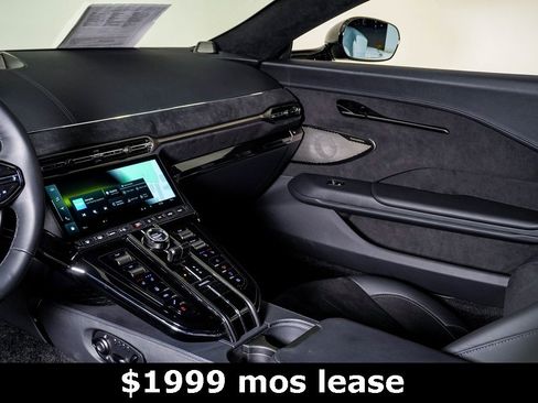 Used 2025 Aston Martin V8 Vantage Coupe image 24