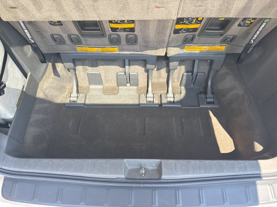 Used 2013 Toyota Sienna LE FWD image 39