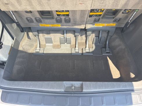 Used 2013 Toyota Sienna LE FWD image 39