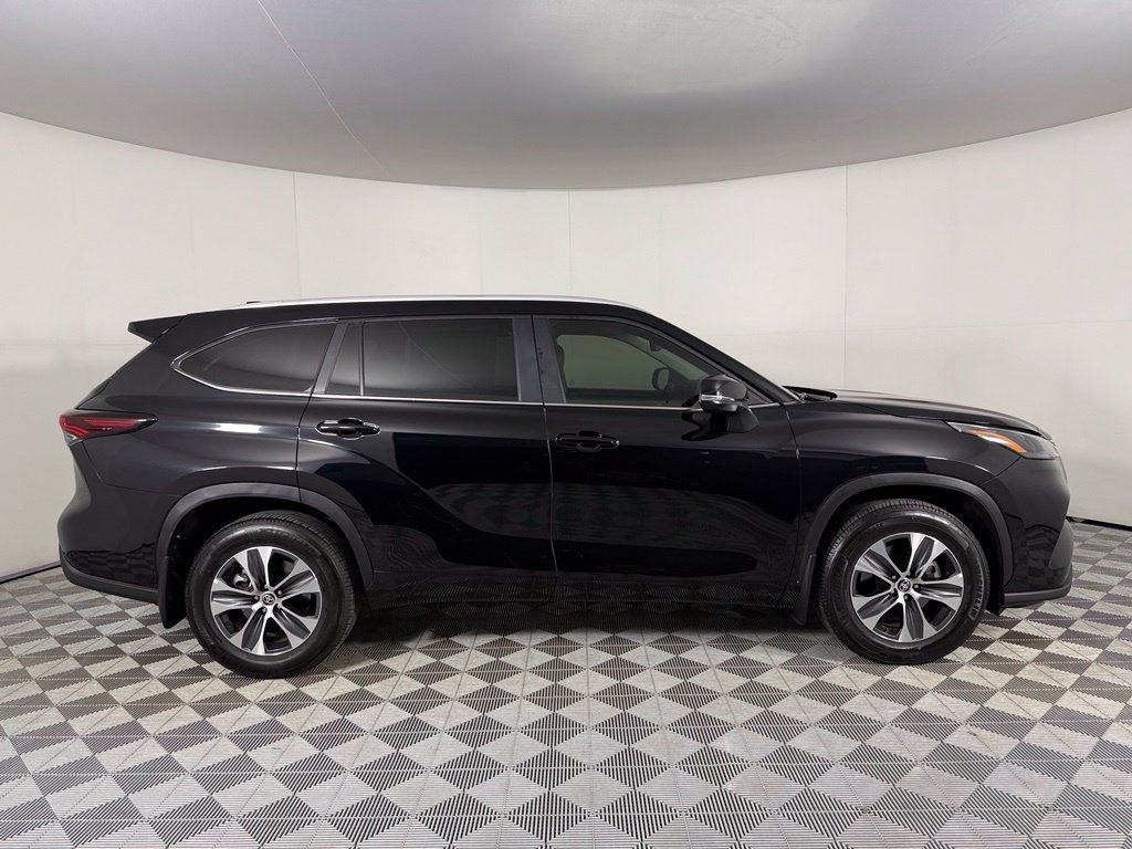 Used 2026 Toyota Highlander XLE AWD/4WD image 5